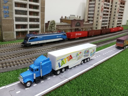 Грузоперевозки. Что лучше использовать: фуру или поезд?